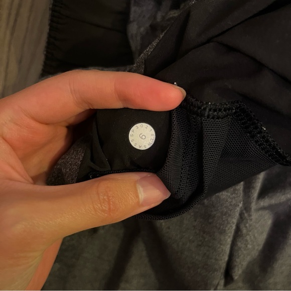 Lululemon On the Fly Pant 28” - Picture 4 of 8